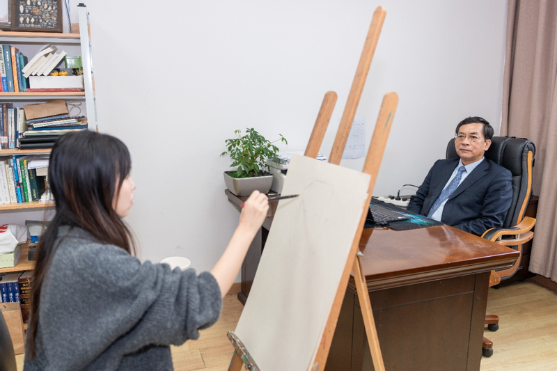 致敬劳动者！海事大学师生为校园一线劳动者画像