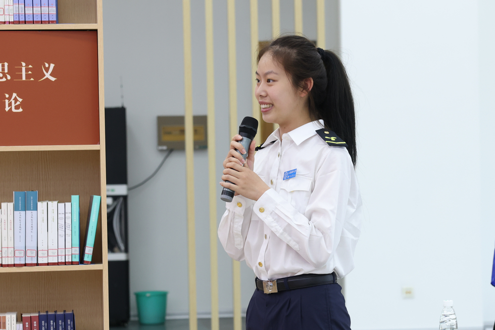 访谈现场学生提问