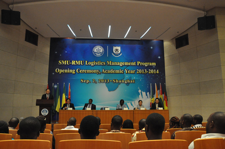 第二届物流管理专业非洲班学生来我校注册报到