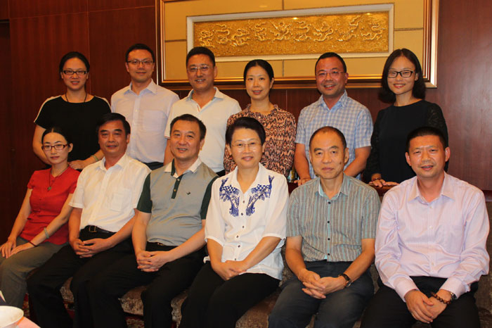 门妍萍副书记一行走访广州校友会、深圳校友会