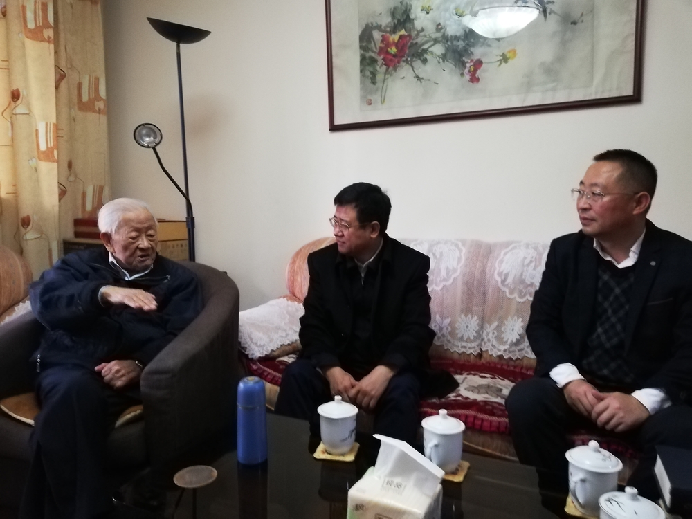 宋宝儒书记一行探望高文彬教授