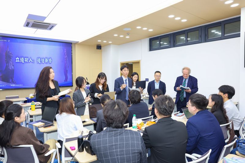 国际调解专家坐镇，原告被告角色全由学生承担，一场模拟法庭开庭了
