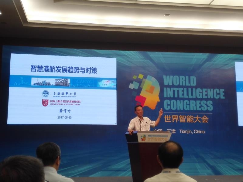 黄有方校长在论坛上作主题演讲