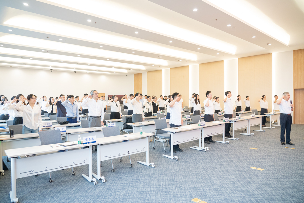 新进教师入职宣誓