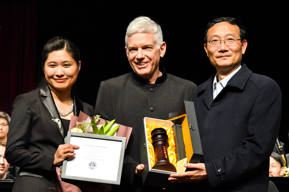 美国华盛顿大学交响管乐团与我校管乐团联合举办音乐会