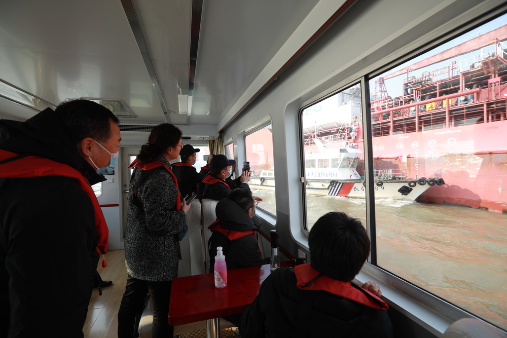 现场观看江阴基地在航交接