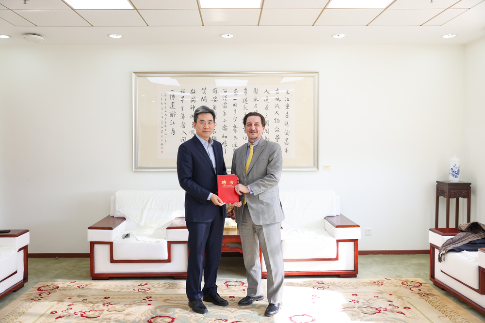 美国杜兰大学马丁·戴维斯教授受聘为学校客座教授