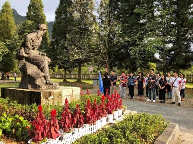 在“大井朱毛旧居”学习体验