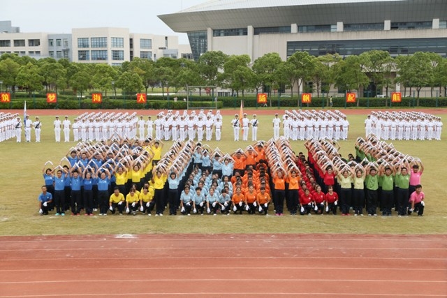 学生团体表演
