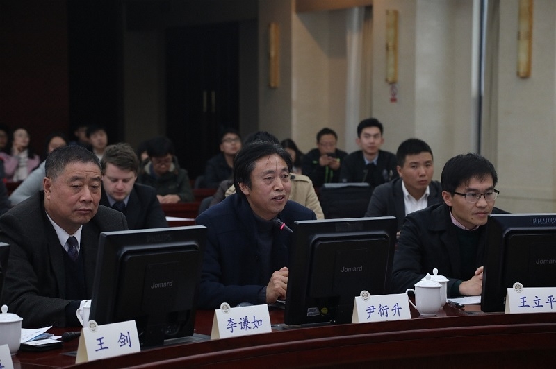 尹衍升教授介绍宝钢和学校合作历史及联合实验室情况 尹衍升教授介绍宝钢和学校合作历史及联合实验室情况