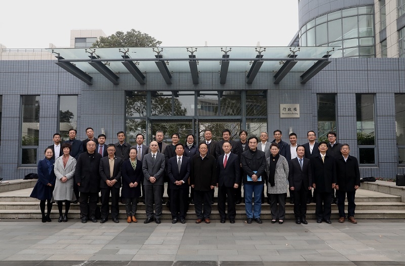 与会嘉宾合影留念 与会嘉宾合影留念