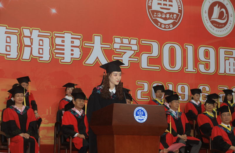 毕业生代表、文理学院数学151班魏婧发言 毕业生代表、文理学院数学151班魏婧发言