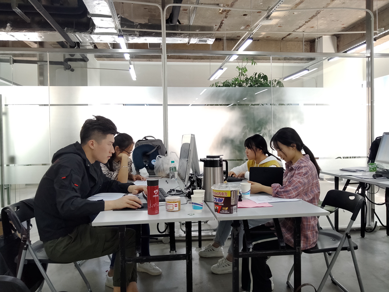 晚宴组志愿者工作中 晚宴组志愿者工作中