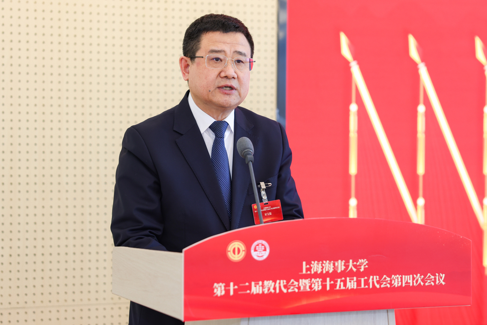 校党委书记宋宝儒致开幕词
