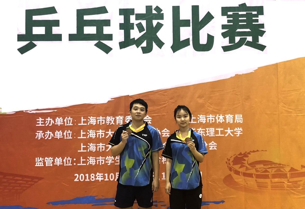 混双季军:梁振宇(左)和李佳宁(右)