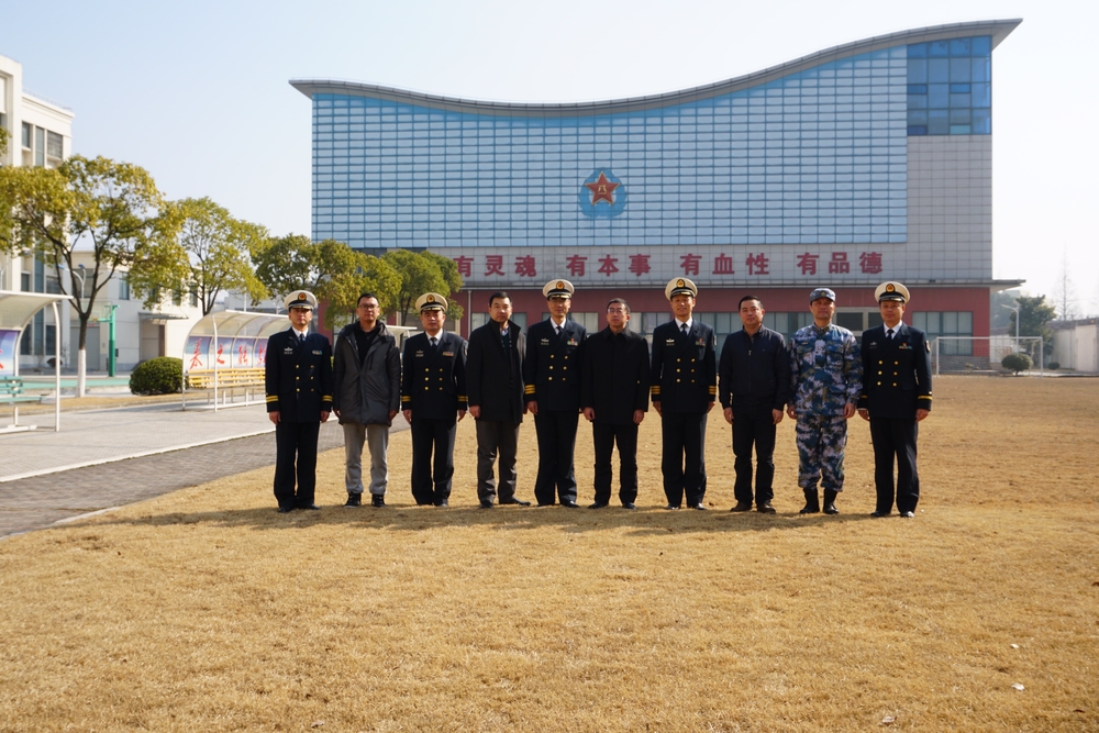 施欣副校长一行慰问共建部队官兵