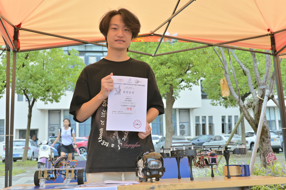智能车实验室社团进行科研成果展示