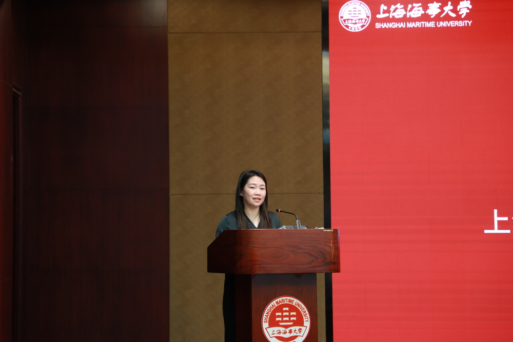 学校马克思主义学院副院长谢茜主持