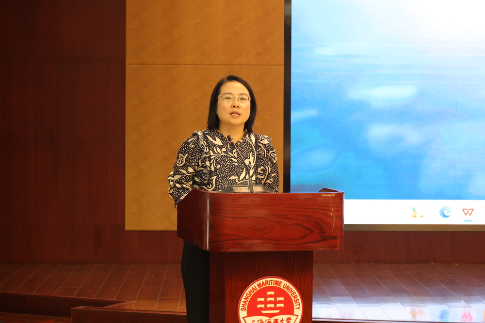 临港管委会谢海赟主任主持仪式