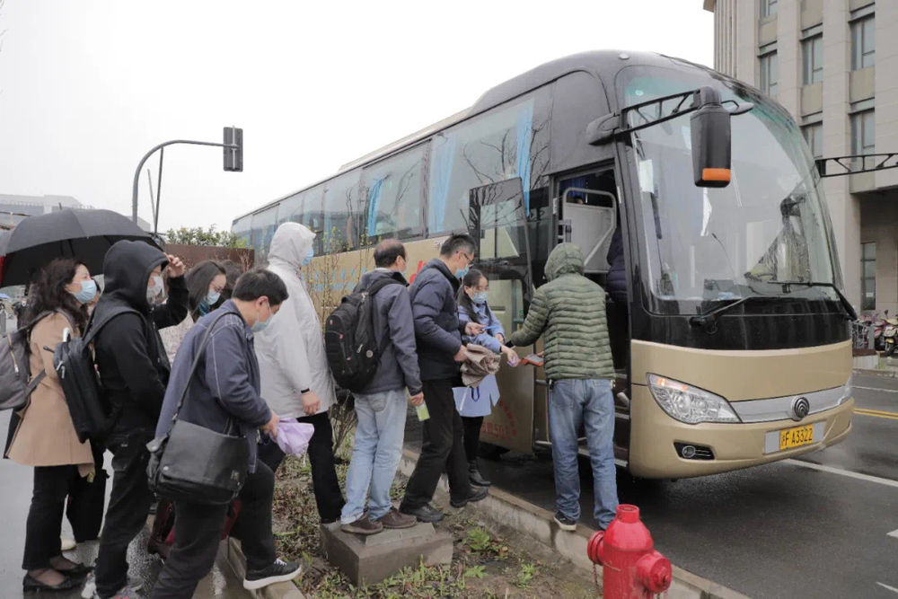 滴水湖地铁站接驳车