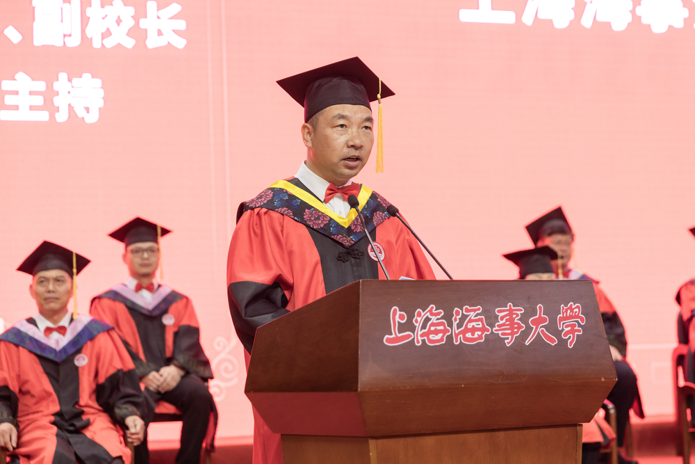校党委副书记、副校长李志鹏主持