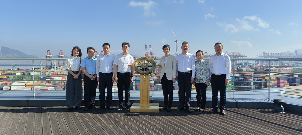 参观宁波舟山港穿山港区