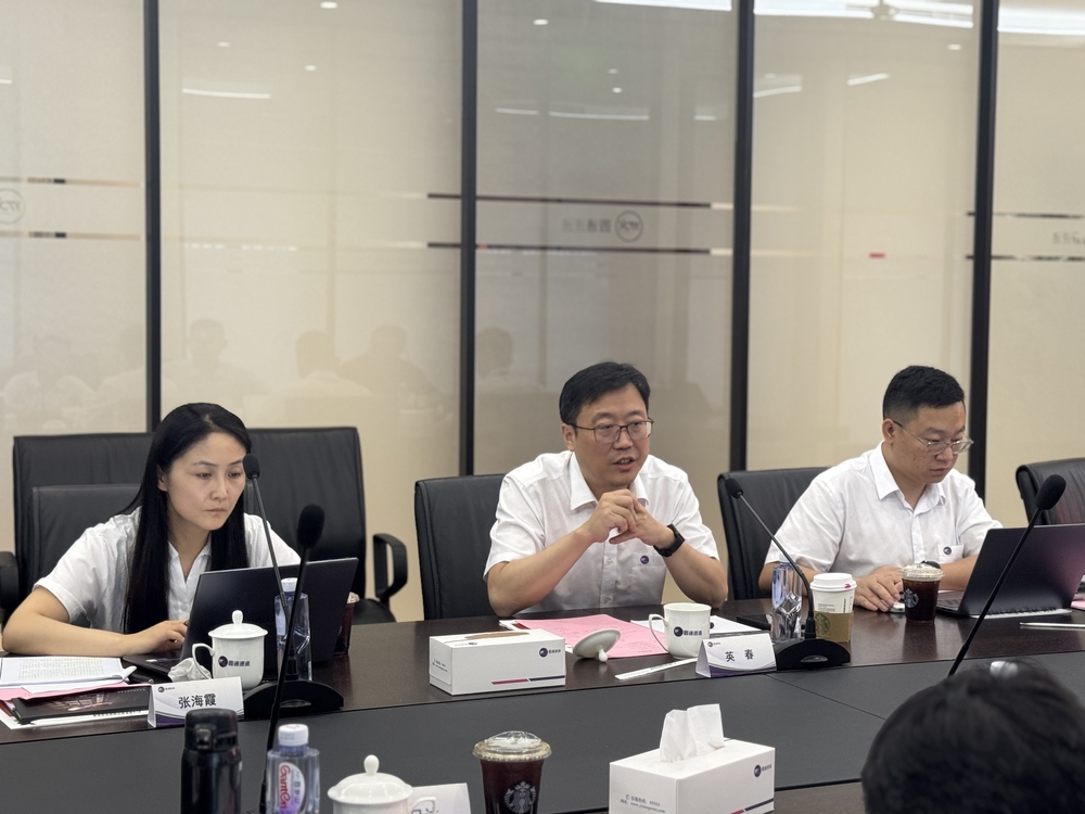 英春介绍公司情况