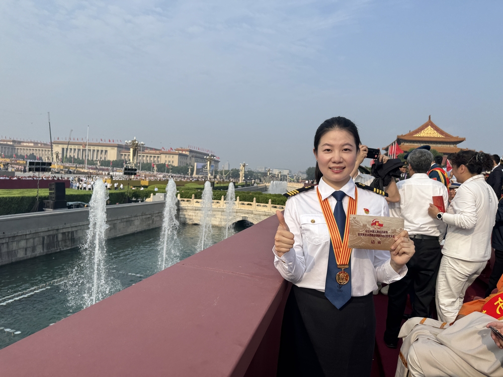 商船学院教授、船长白响恩在观礼现场